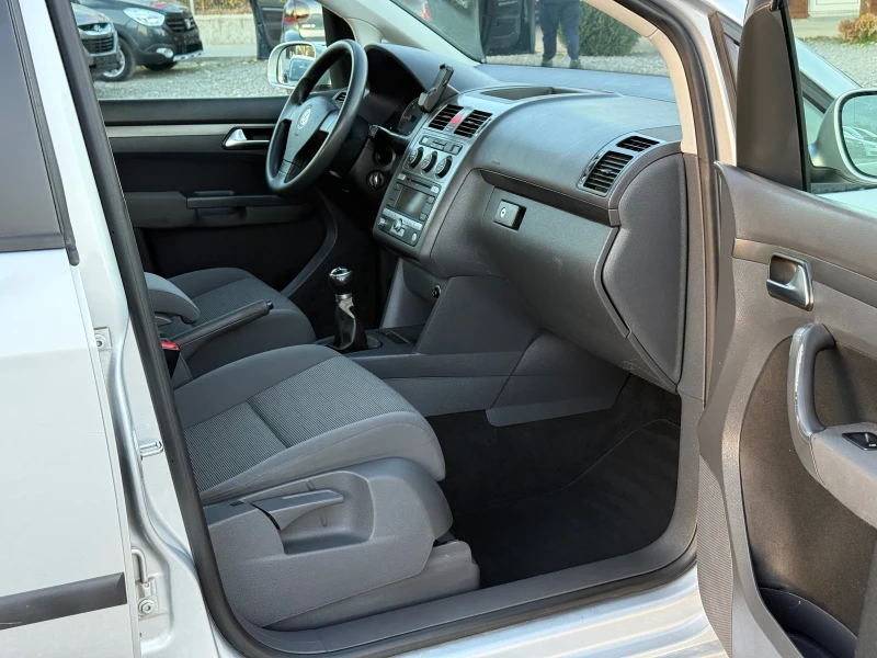 VW Touran 1.9TDi 105к.с 6ск. * Климатроник* * Навигация* , снимка 11 - Автомобили и джипове - 52243138