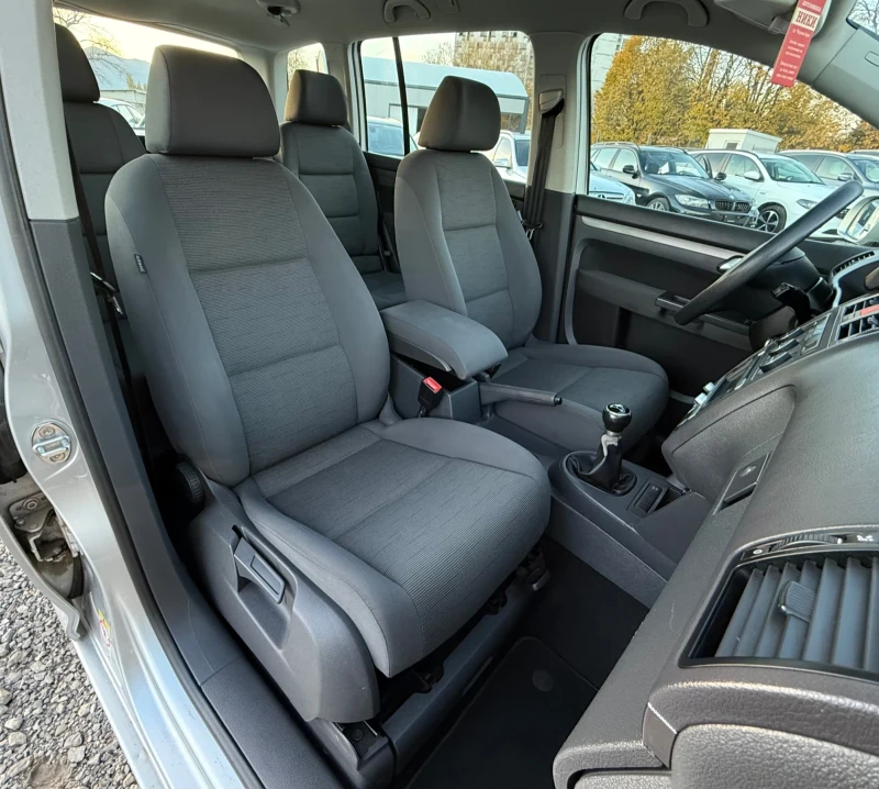 VW Touran 1.9TDi 105к.с 6ск. * Климатроник* * Навигация* , снимка 13 - Автомобили и джипове - 52243138