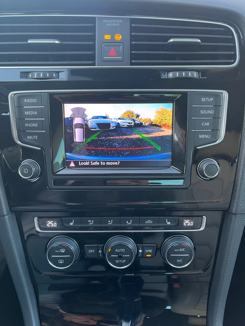 VW Golf 1.5 Turbo Top Full, снимка 17 - Автомобили и джипове - 52425749