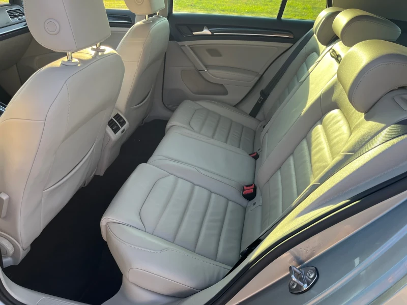 VW Golf 1.5 Turbo Top Full, снимка 12 - Автомобили и джипове - 52425749