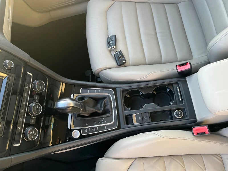 VW Golf 1.5 Turbo Top Full, снимка 15 - Автомобили и джипове - 52425749