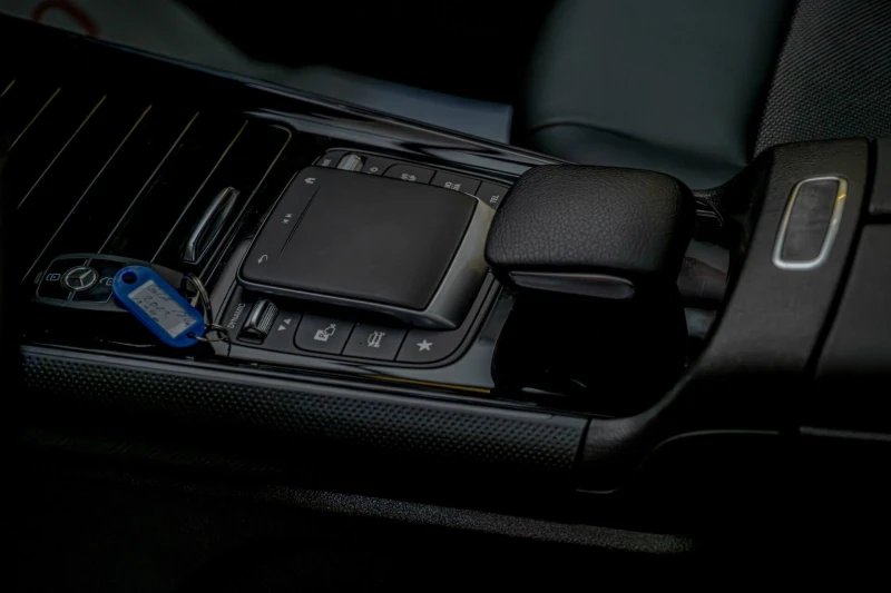 Mercedes-Benz GLA 180 d/Virtual/Панорама/Подгрев/Thermatic/8g Tronic, снимка 9 - Автомобили и джипове - 52797653