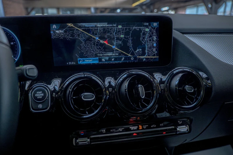 Mercedes-Benz GLA 180 d/Virtual/Панорама/Подгрев/Thermatic/8g Tronic, снимка 11 - Автомобили и джипове - 52797653