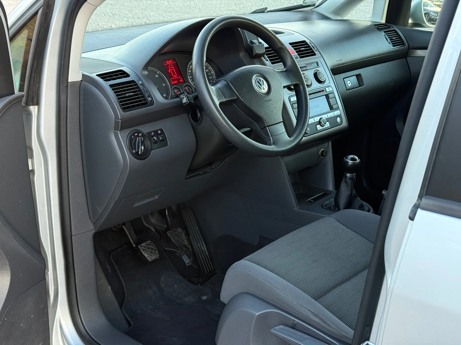 VW Touran 1.9TDi 105к.с 6ск. * Климатроник* * Навигация*  - изображение 9