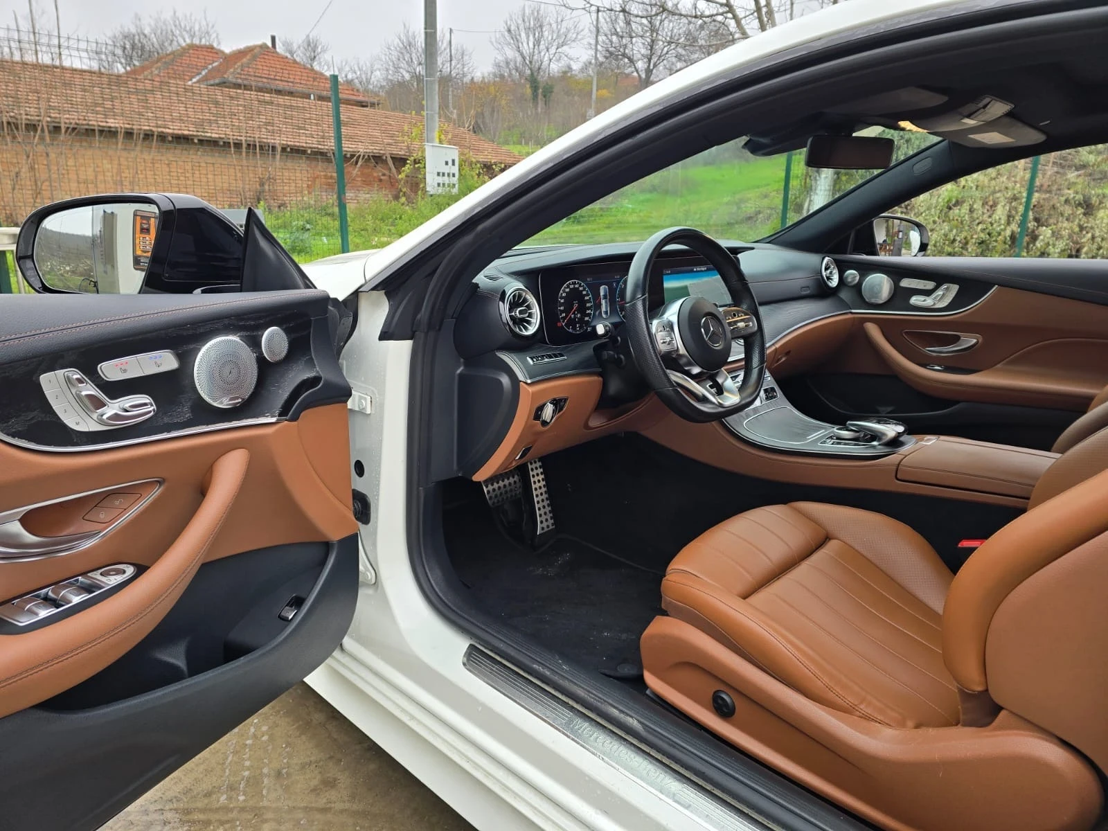 Mercedes-Benz E 220 4MATIC - AMG - Обдухване - BURMESTER - изображение 9