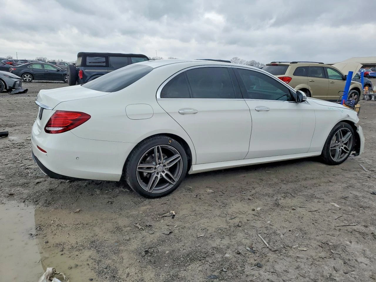 Mercedes-Benz E 300 * KEYLESS* BURMESTER* ШИБИДАХ* КОЖА* КАМЕРА* ШИБИД, снимка 5 - Автомобили и джипове - 53960971