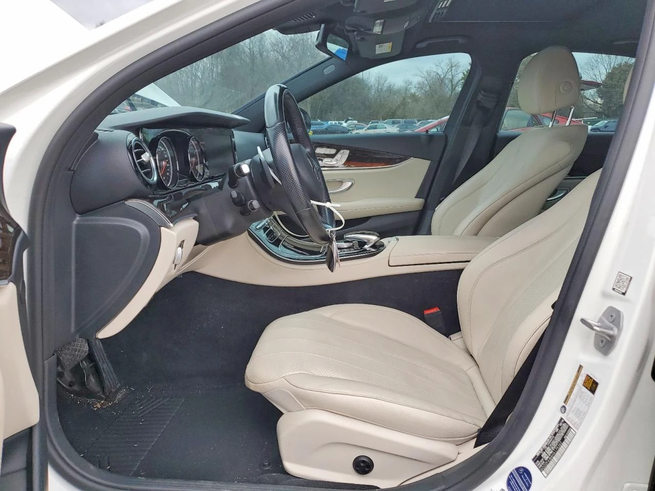 Mercedes-Benz E 300 * KEYLESS* BURMESTER* ШИБИДАХ* КОЖА* КАМЕРА* ШИБИД, снимка 8 - Автомобили и джипове - 53960971