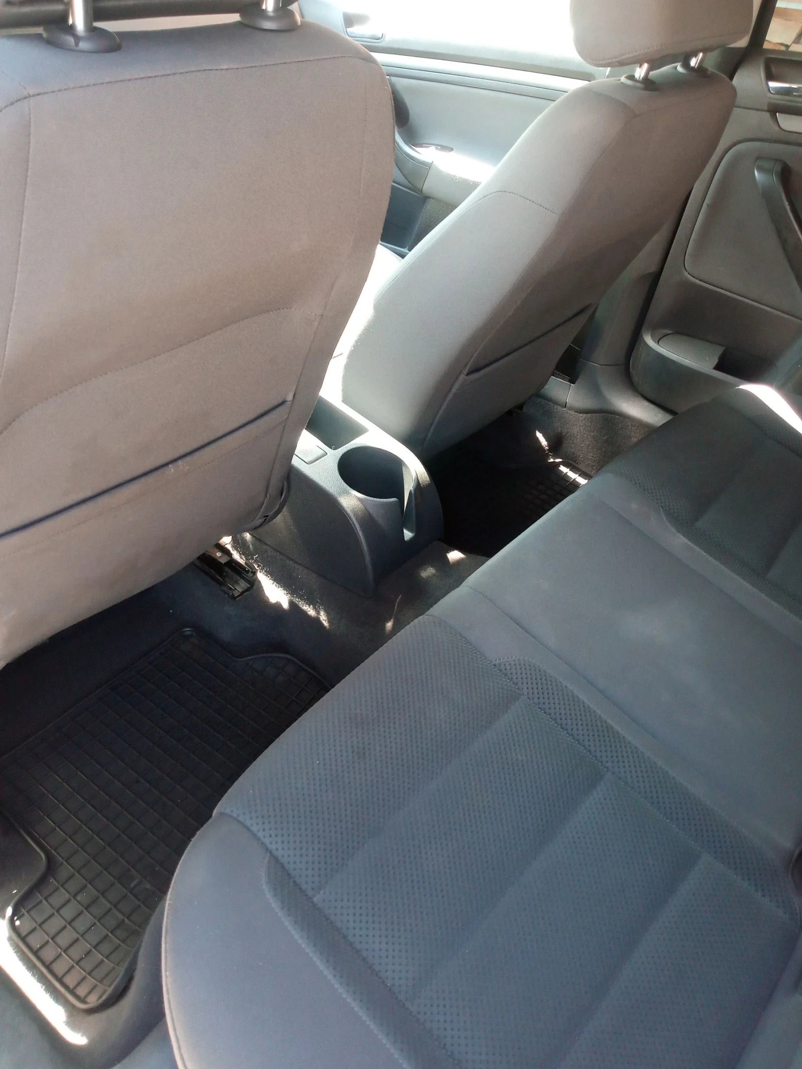 VW Golf 1.9 tdi, снимка 7 - Автомобили и джипове - 54114371