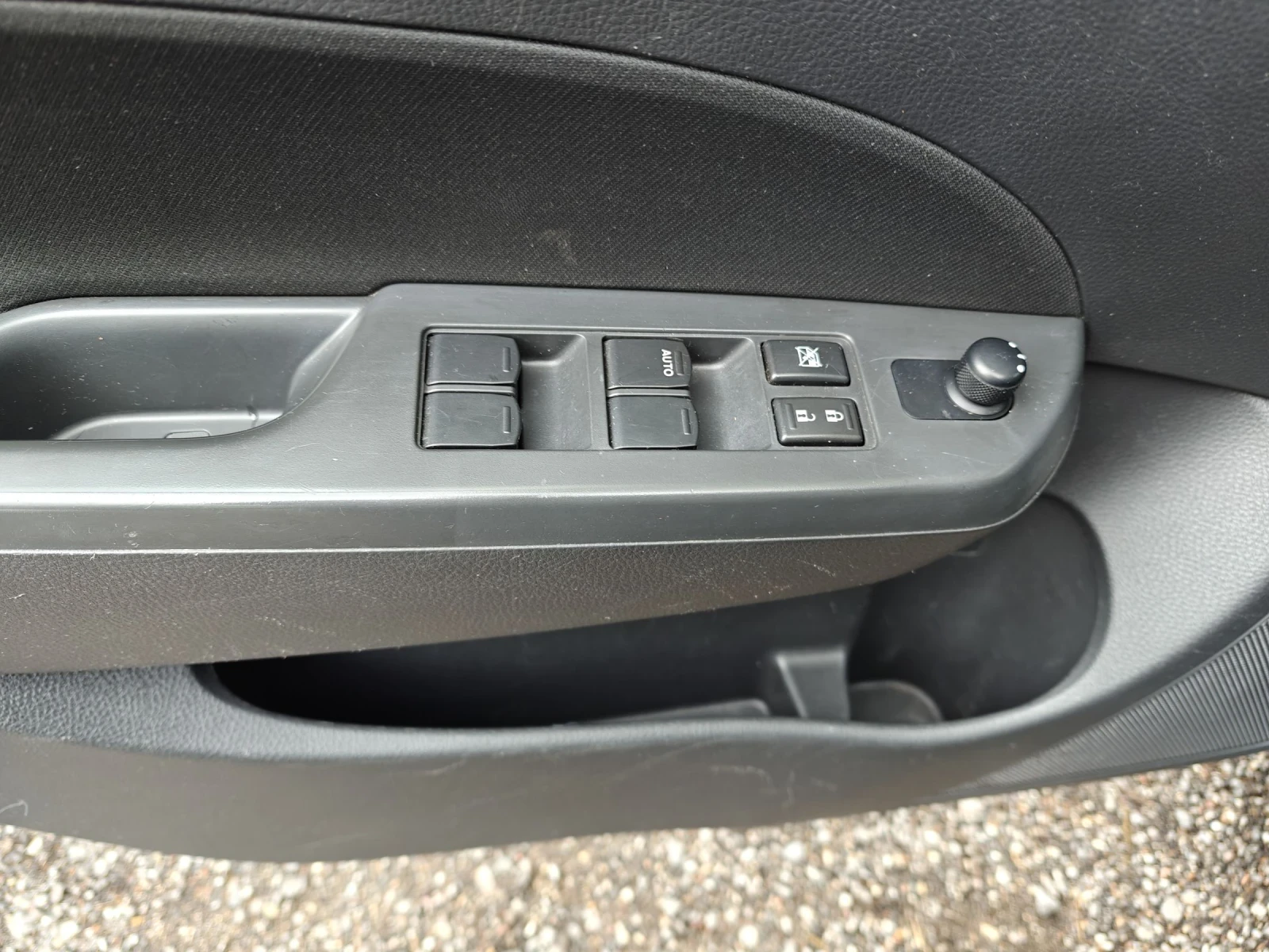 Suzuki Swift 1.3 Automatic, снимка 11 - Автомобили и джипове - 54378546