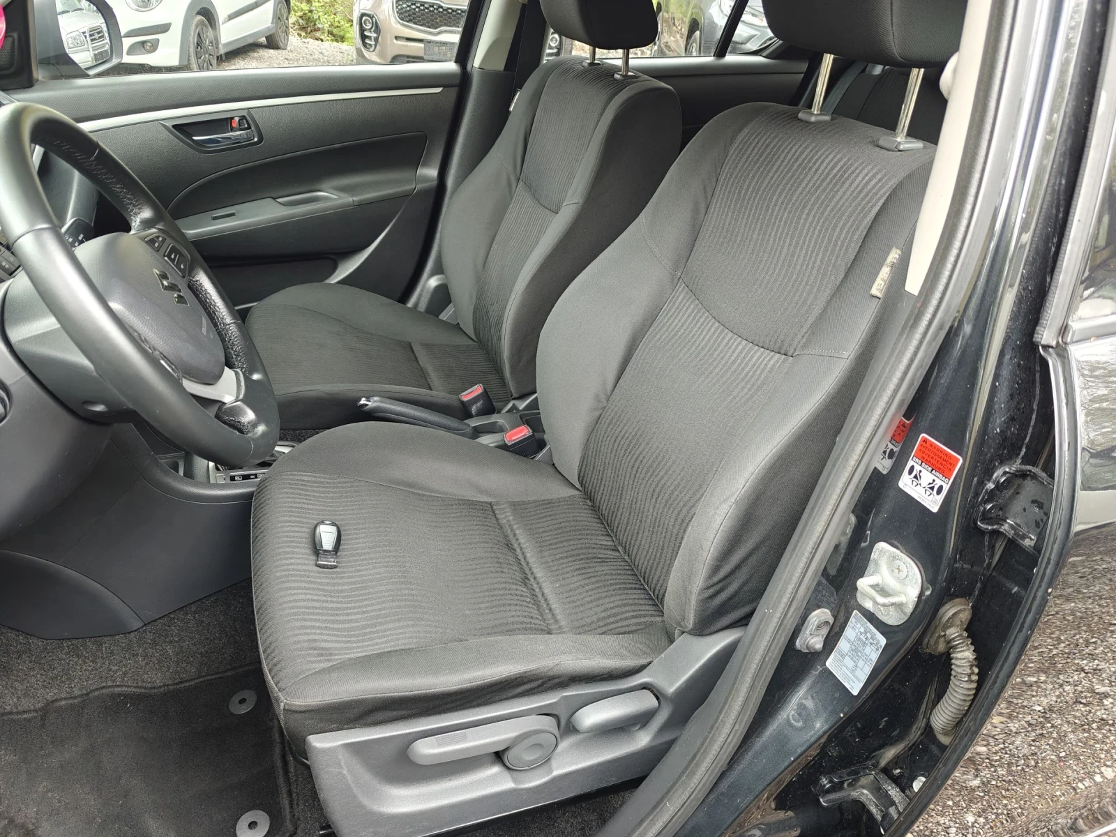 Suzuki Swift 1.3 Automatic, снимка 10 - Автомобили и джипове - 54378546