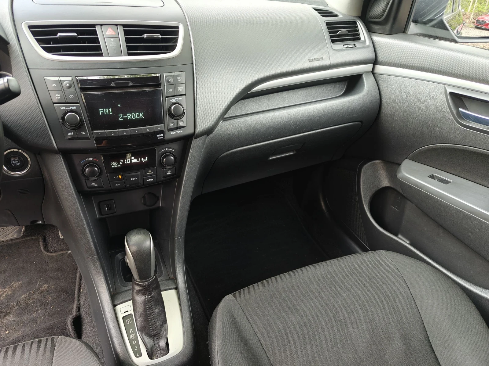 Suzuki Swift 1.3 Automatic, снимка 7 - Автомобили и джипове - 54378546