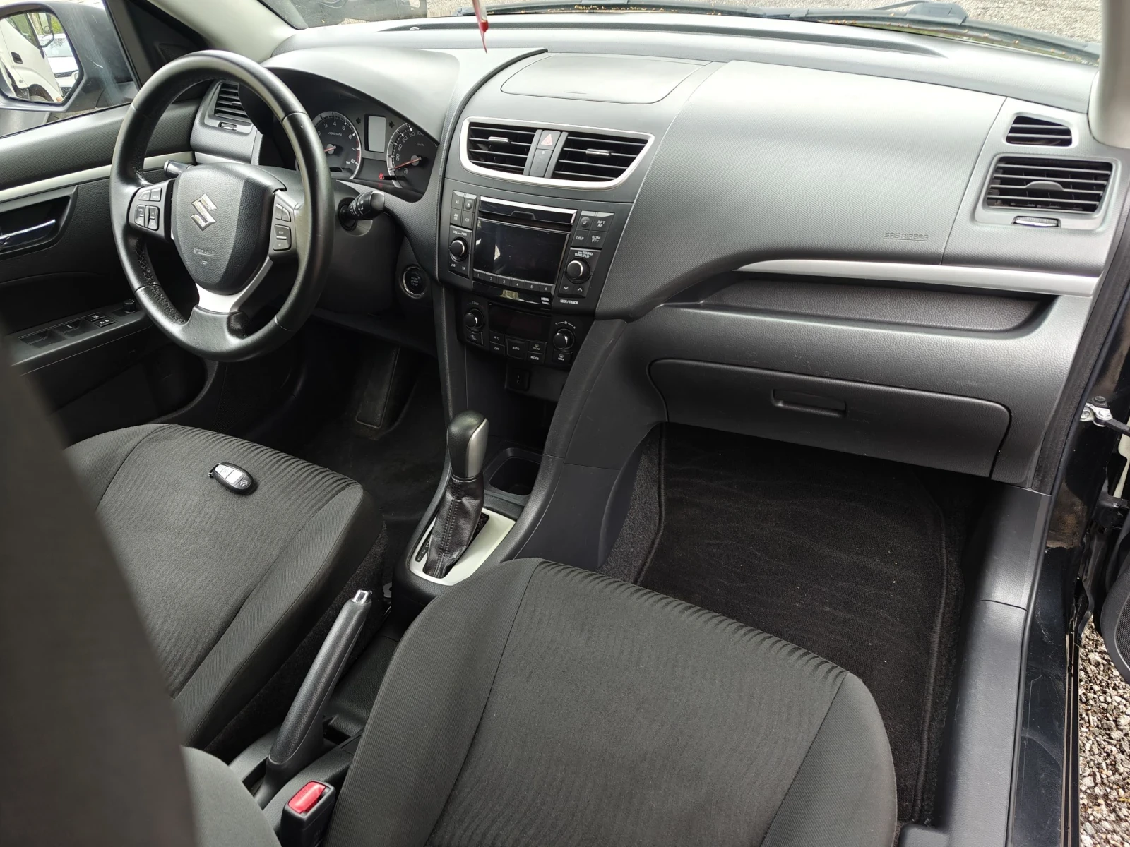 Suzuki Swift 1.3 Automatic, снимка 13 - Автомобили и джипове - 54378546