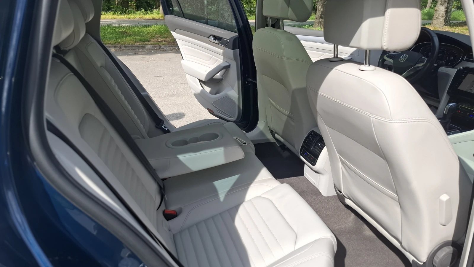 VW Passat 2.0 TDI 200 R-Line DSG 4m, снимка 11 - Автомобили и джипове - 54498221