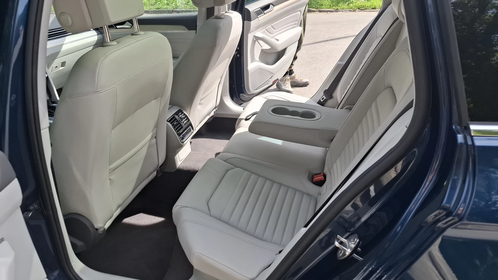 VW Passat 2.0 TDI 200 R-Line DSG 4m, снимка 12 - Автомобили и джипове - 54498221