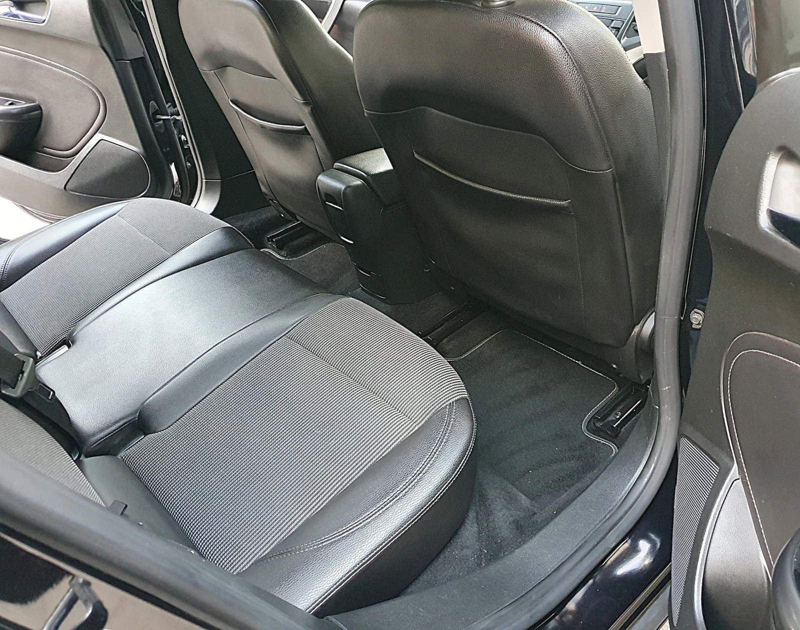 Opel Astra 1.7CDTI-125k.s., снимка 14 - Автомобили и джипове - 54570993