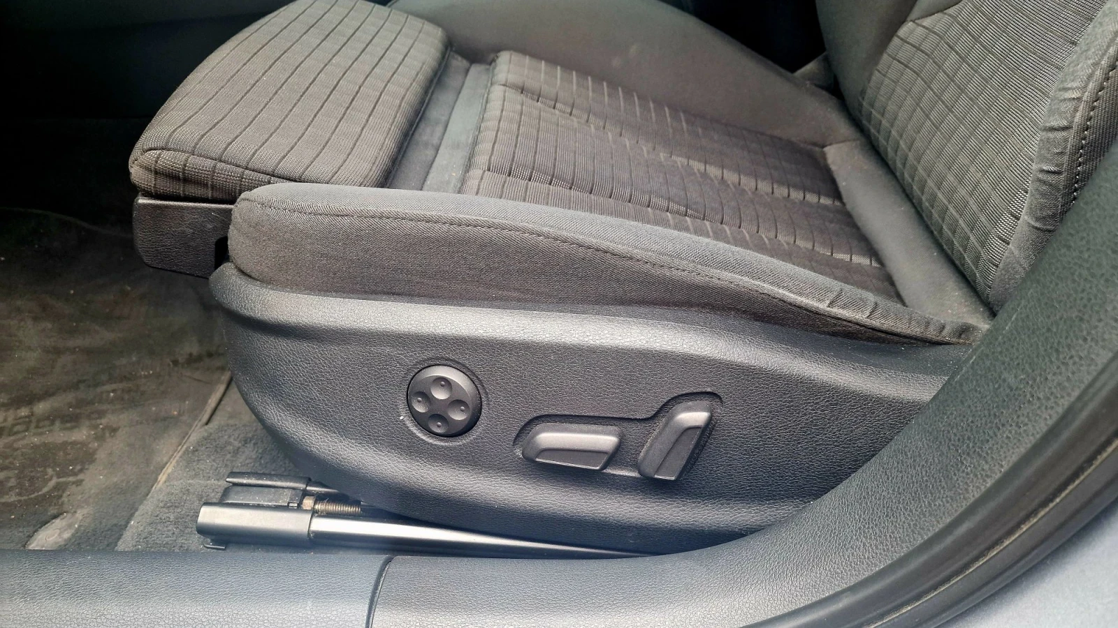 Audi A3 2.0 TDi, снимка 13 - Автомобили и джипове - 56231312