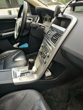 Volvo XC60 3.2 AWD, снимка 11