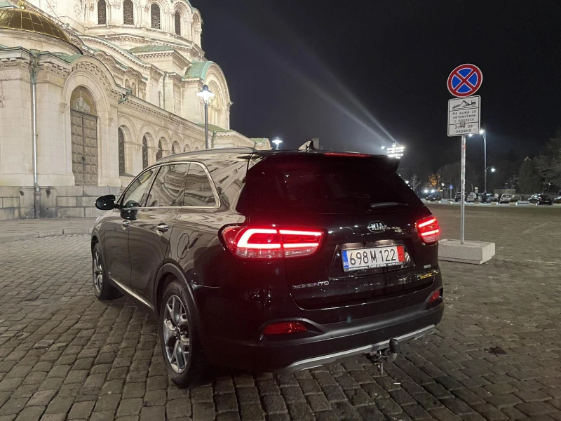 Kia Sorento Platinum Edit* 4AWD* Pano* 360* Keyless, снимка 3 - Автомобили и джипове - 48904178