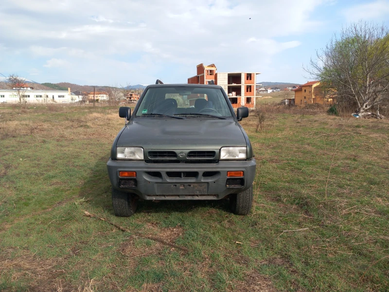 Nissan Terrano 4x4 бензин , снимка 1 - Автомобили и джипове - 49508166