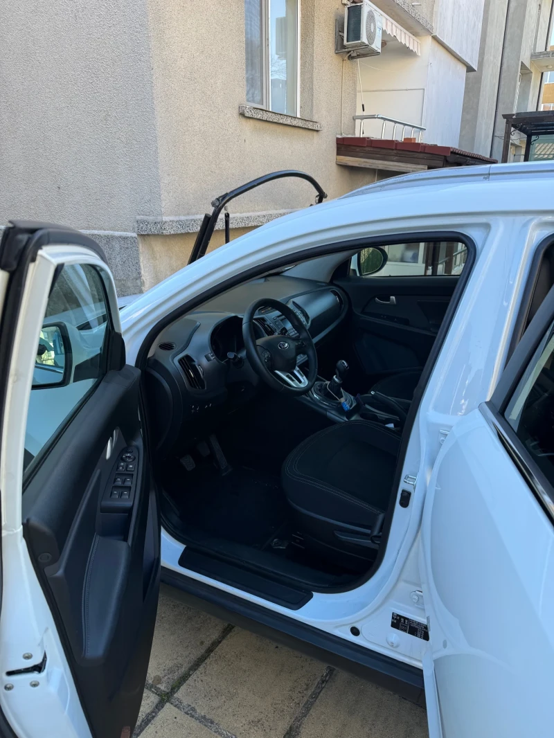 Kia Sportage, снимка 6 - Автомобили и джипове - 52793742