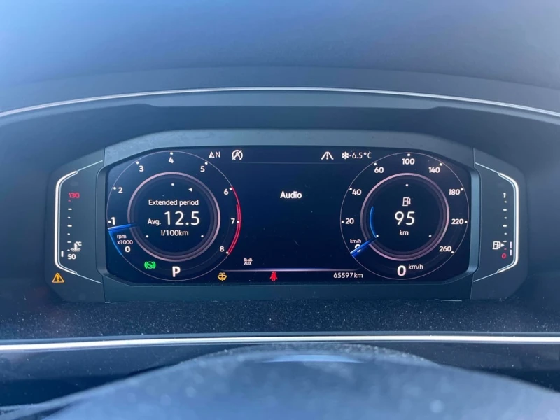 VW Tiguan Highline | ПОДГРЕВИ | ШИБЕДАХ | CARFAX, снимка 7 - Автомобили и джипове - 53400278