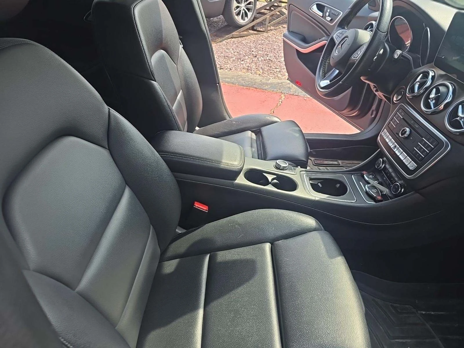 Mercedes-Benz GLA 250 4MATIC* ПАНО* KEYLESS* ПОДГРЕВ* КАМЕРА - изображение 8