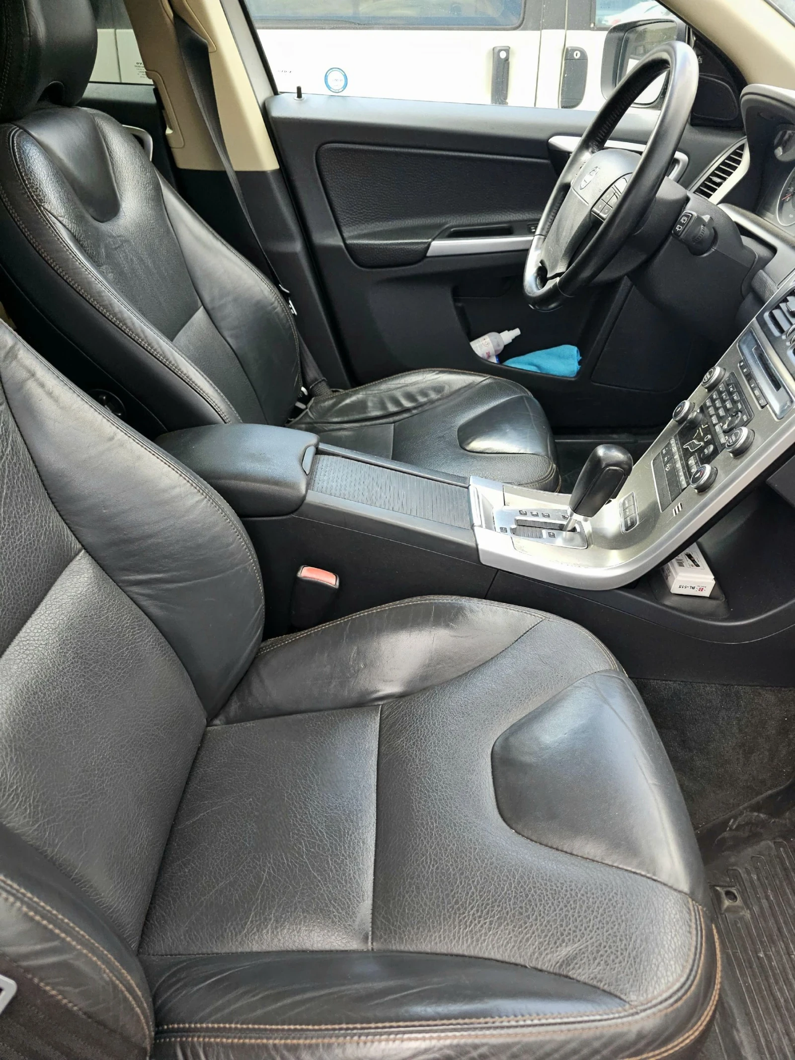 Volvo XC60 3.2 AWD, снимка 10 - Автомобили и джипове - 53729662