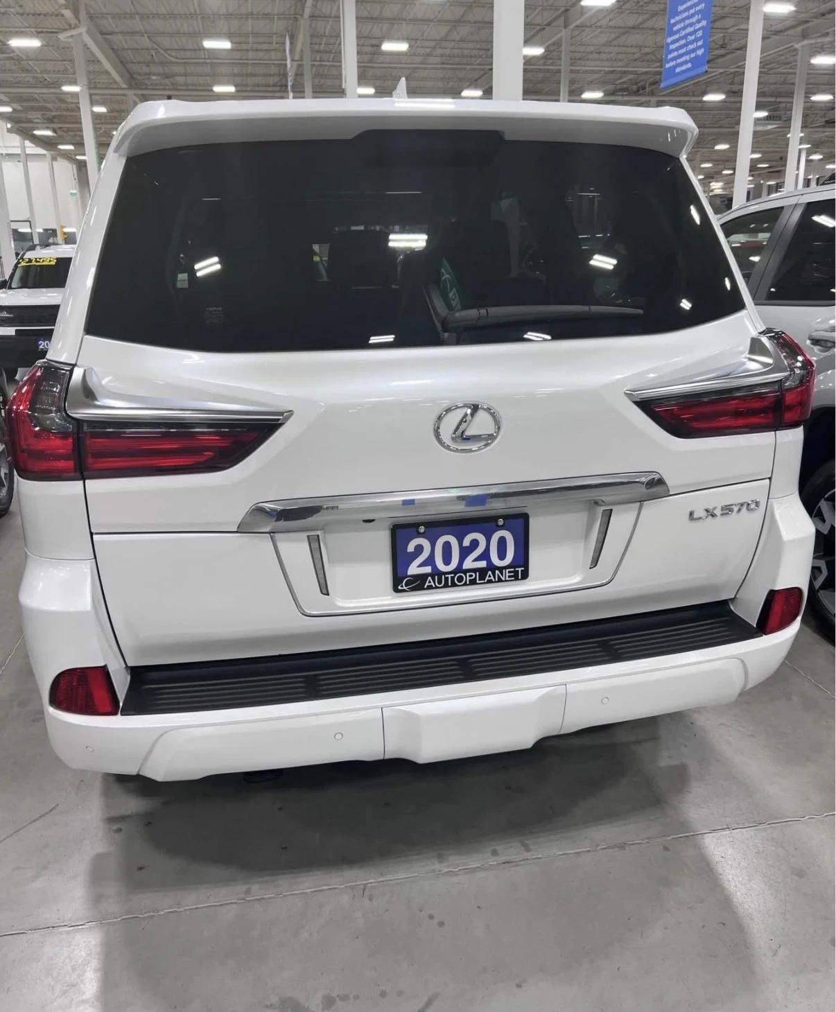 Lexus LX 570 EXECUTIVE * CARFAX * ЦЕНА ДО БЪЛГАРИЯ * , снимка 4 - Автомобили и джипове - 54397188