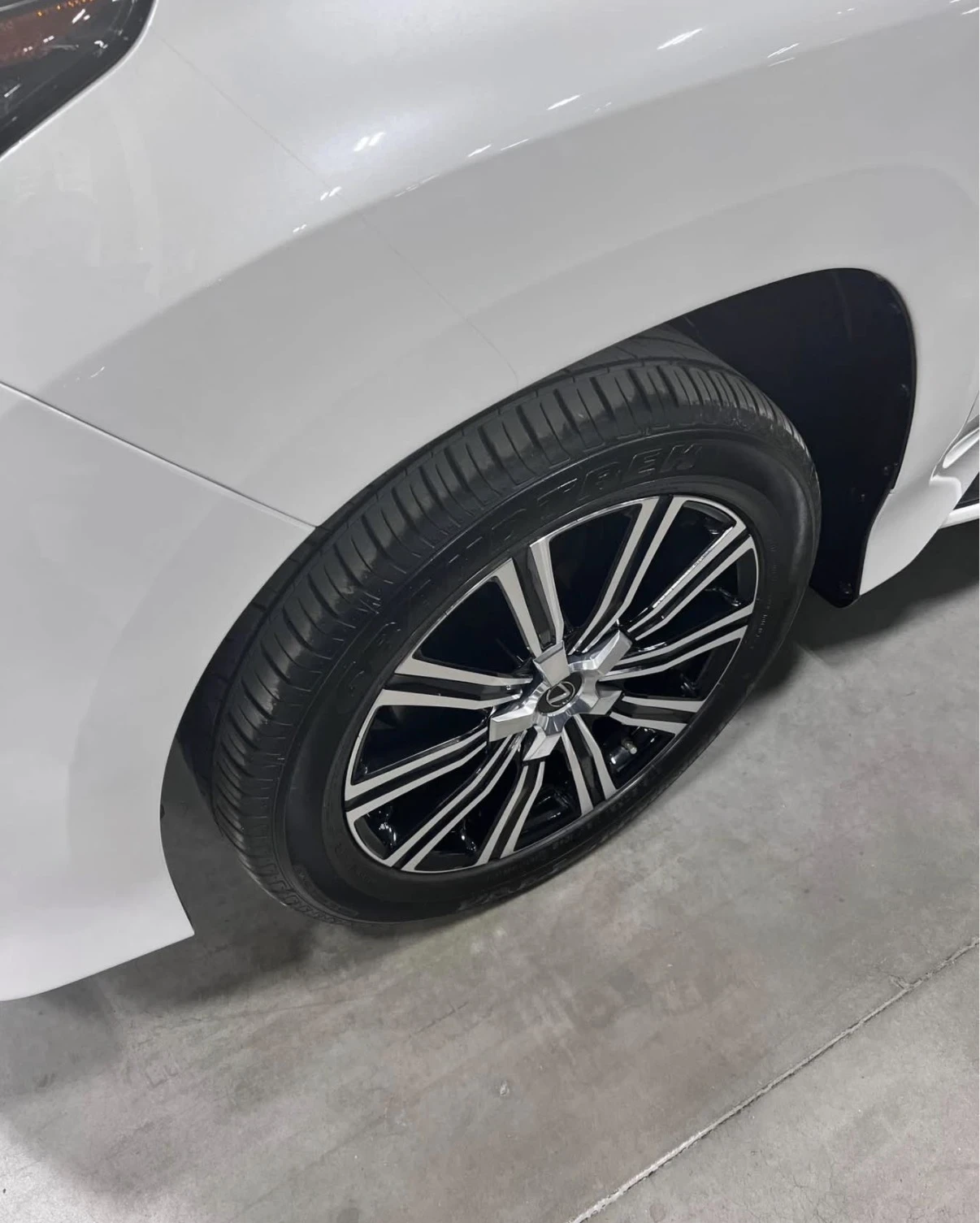 Lexus LX 570 EXECUTIVE * CARFAX * ЦЕНА ДО БЪЛГАРИЯ * , снимка 5 - Автомобили и джипове - 54397188