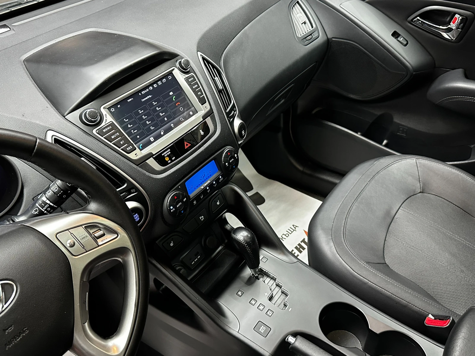 Hyundai IX35 2.0d/Автомат/4х4/ГАРАНЦИЯ, снимка 10 - Автомобили и джипове - 55573595