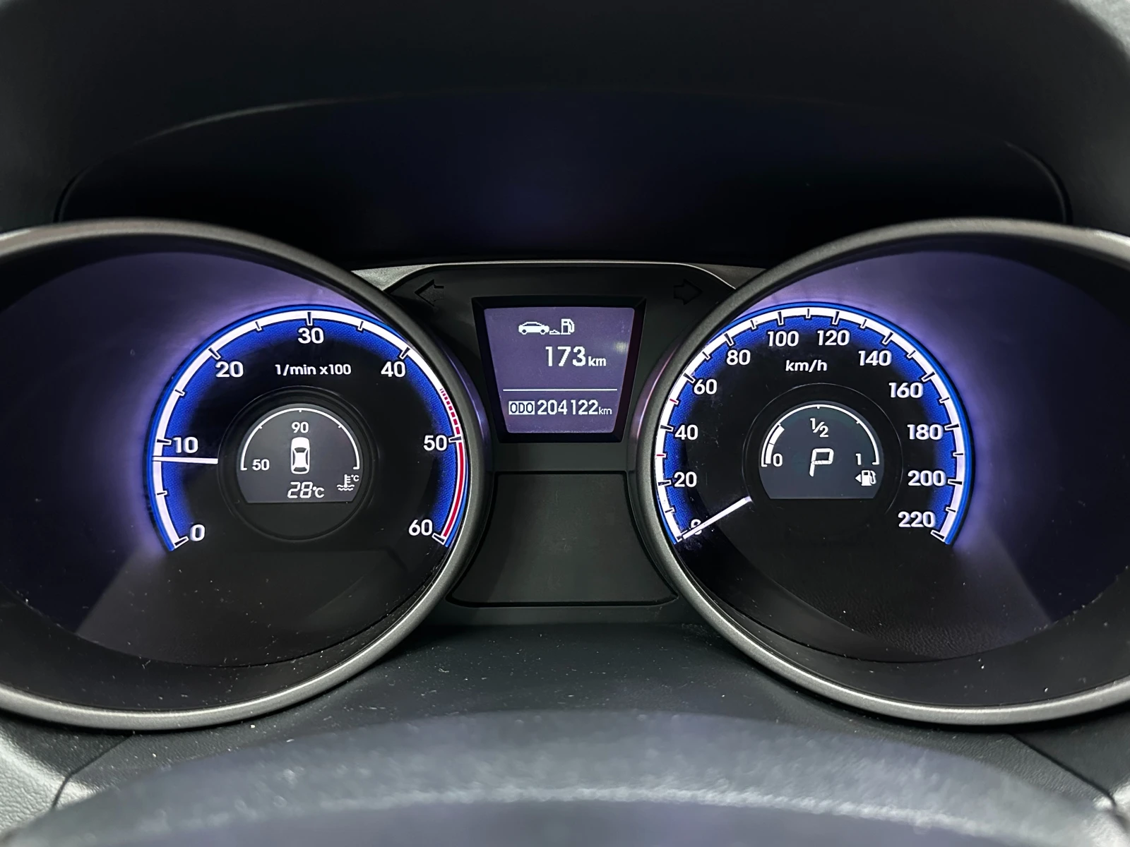 Hyundai IX35 2.0d/Автомат/4х4/ГАРАНЦИЯ, снимка 12 - Автомобили и джипове - 55573595