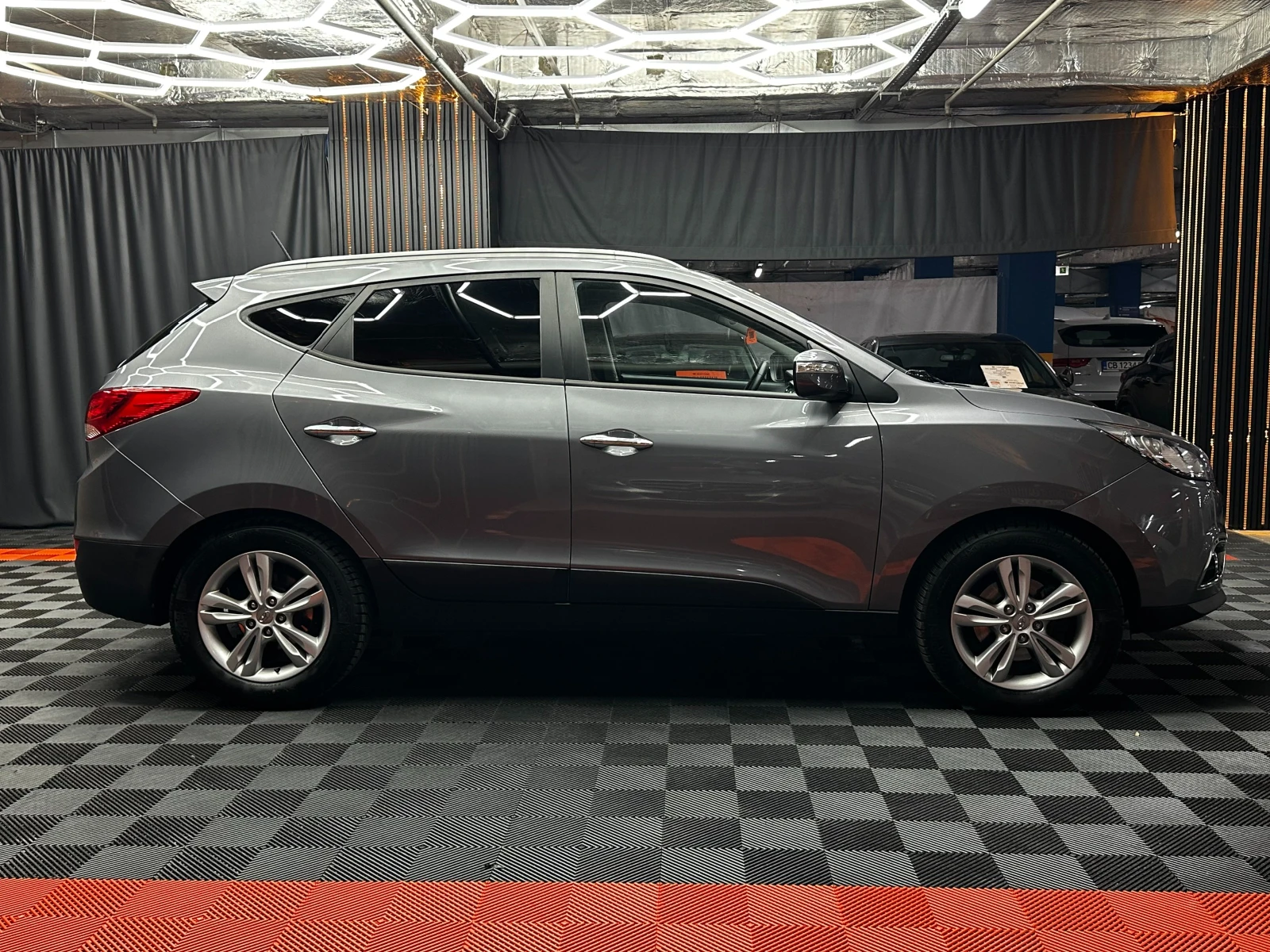 Hyundai IX35 2.0d/Автомат/4х4/ГАРАНЦИЯ, снимка 7 - Автомобили и джипове - 55573595