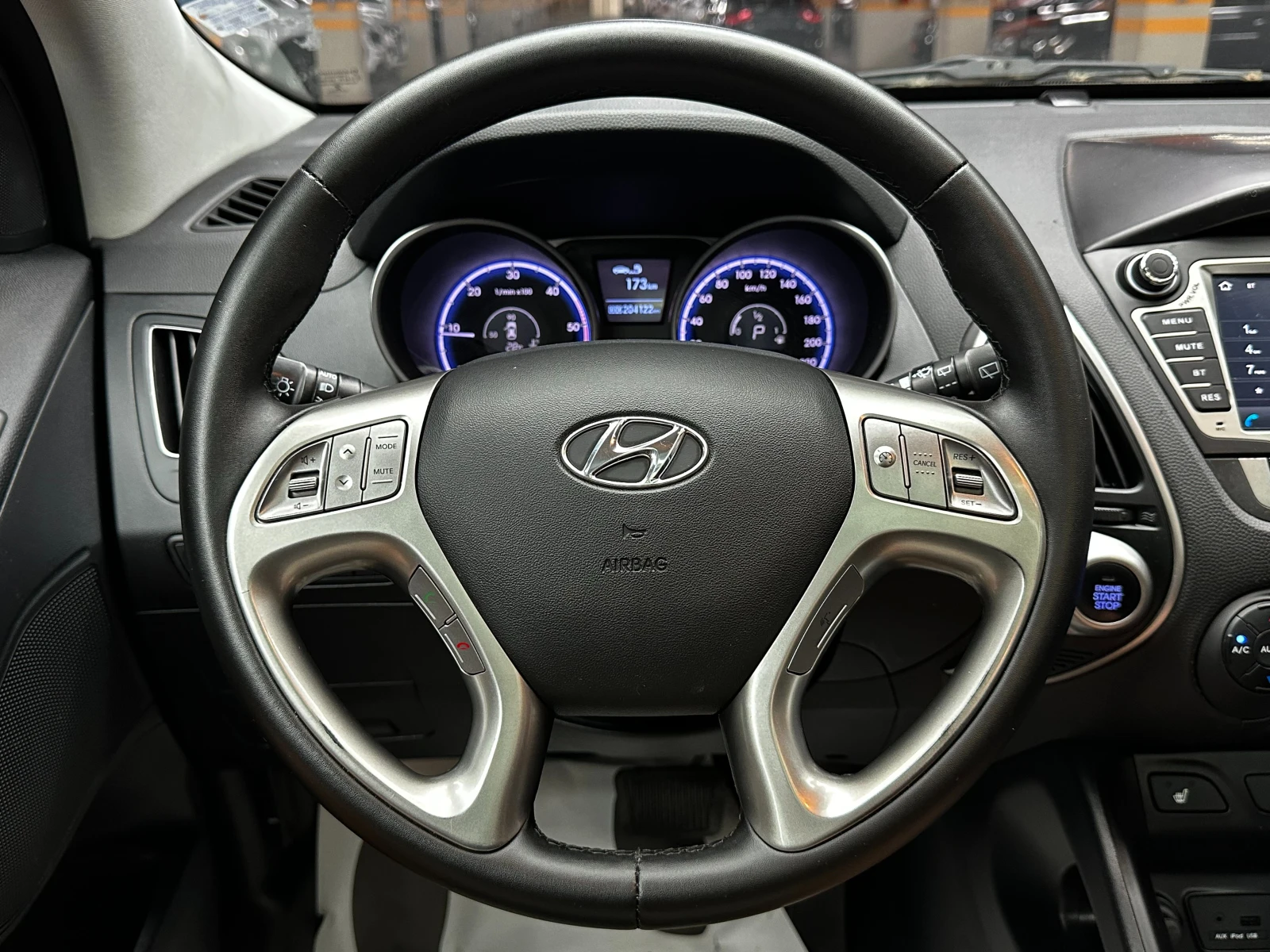 Hyundai IX35 2.0d/Автомат/4х4/ГАРАНЦИЯ, снимка 11 - Автомобили и джипове - 55573595