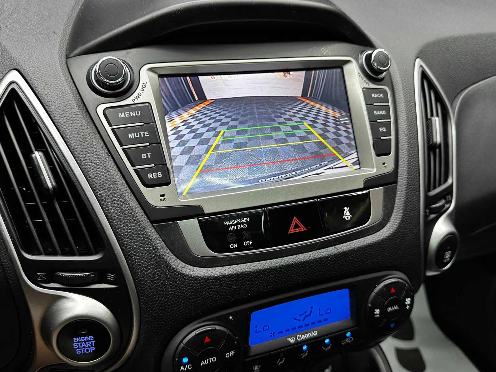 Hyundai IX35 2.0d/Автомат/4х4/ГАРАНЦИЯ, снимка 13 - Автомобили и джипове - 55573595