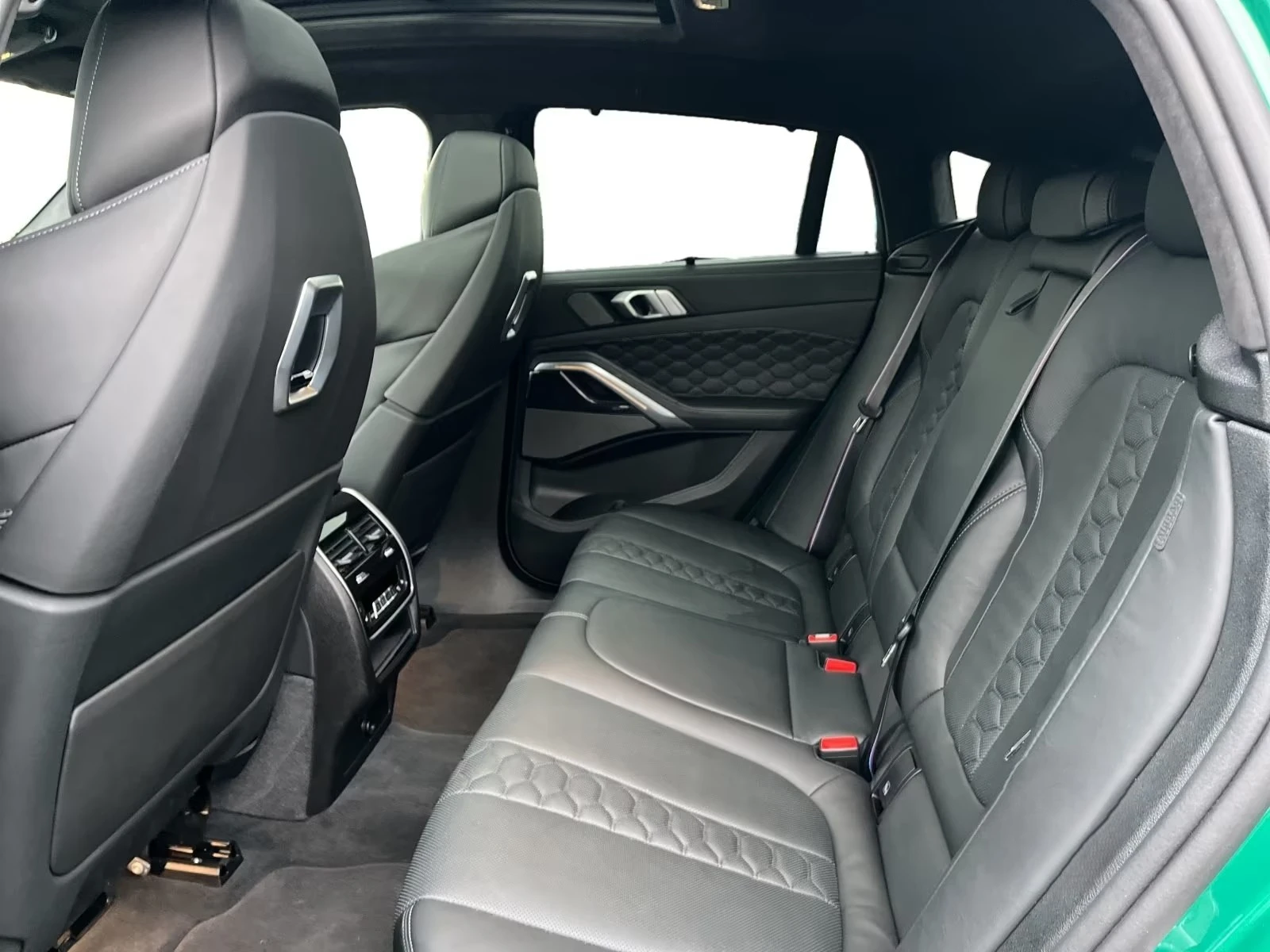 BMW X6 M COMPETITION/ SHADOW LINE/ SKY LOUNGE/ H&K/ 360/, снимка 16 - Автомобили и джипове - 55574724