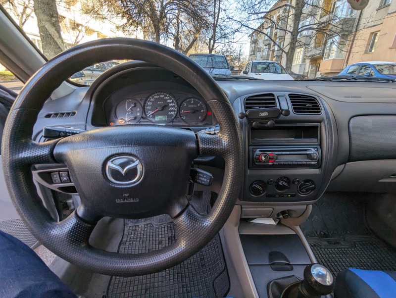 Mazda 323, снимка 6 - Автомобили и джипове - 44759807