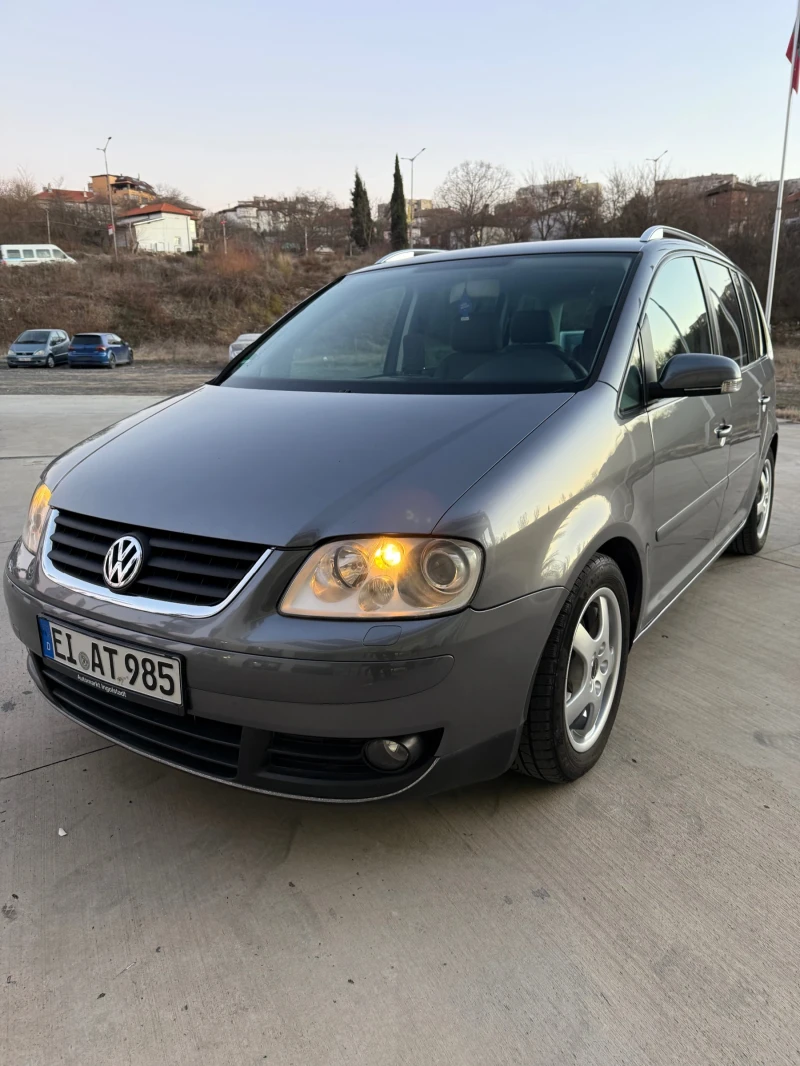 VW Touran ТЕМПОМАТ/БОРД/КЛИМАТРОНИК/ПОДГРЕВ/Xenon, снимка 1 - Автомобили и джипове - 48557034