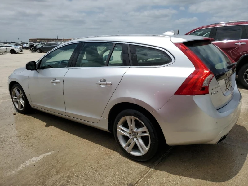 Volvo V60 PREMIER+ 4X4, снимка 2 - Автомобили и джипове - 48761712