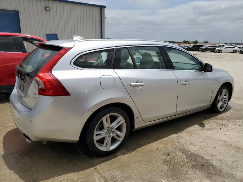 Volvo V60 PREMIER+ 4X4, снимка 3 - Автомобили и джипове - 48761712