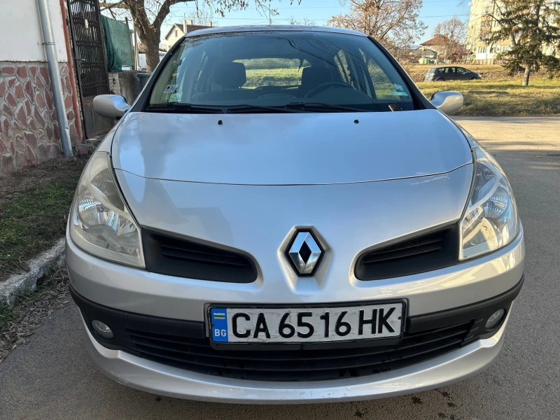 Renault Clio 1.4i-98k.c., снимка 5 - Автомобили и джипове - 49293599