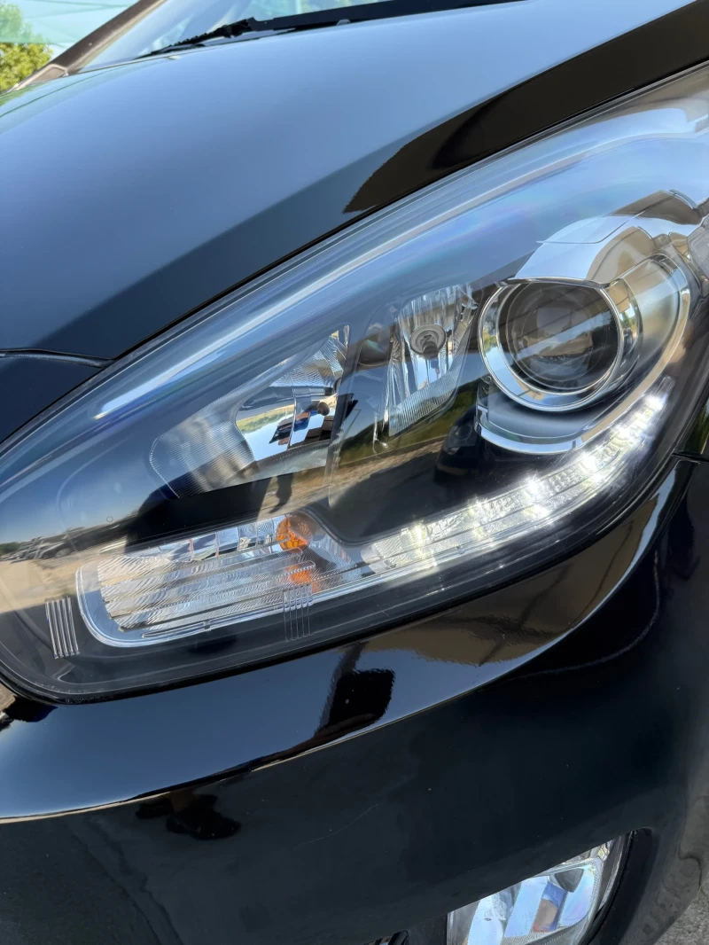 Kia Carens 1.6i Швейцария, снимка 15 - Автомобили и джипове - 52654034