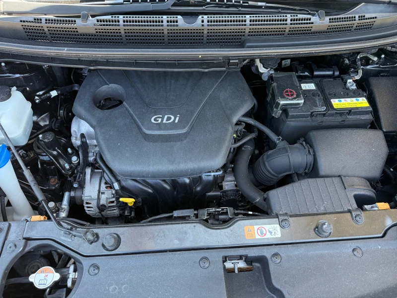 Kia Carens 1.6i Швейцария, снимка 14 - Автомобили и джипове - 52654034