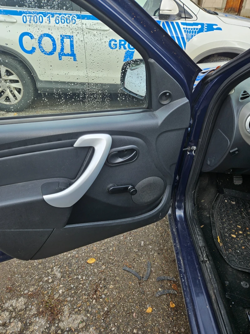 Dacia Sandero 1.2, снимка 3 - Автомобили и джипове - 52523553