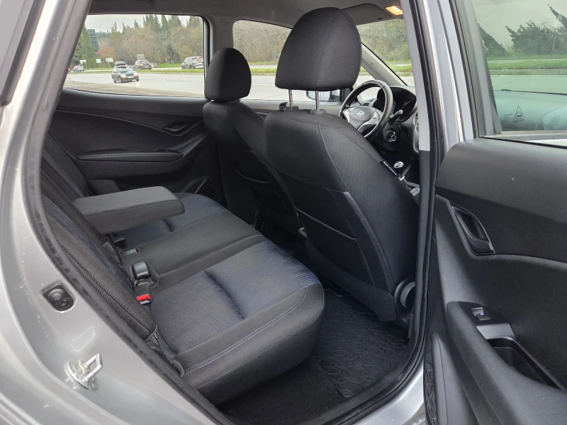 Hyundai Ix20 1, 4 tdi 90 hp 6 skorosti, снимка 12 - Автомобили и джипове - 52875963