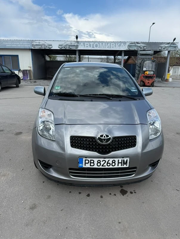 Toyota Yaris 1.3 - изображение 8