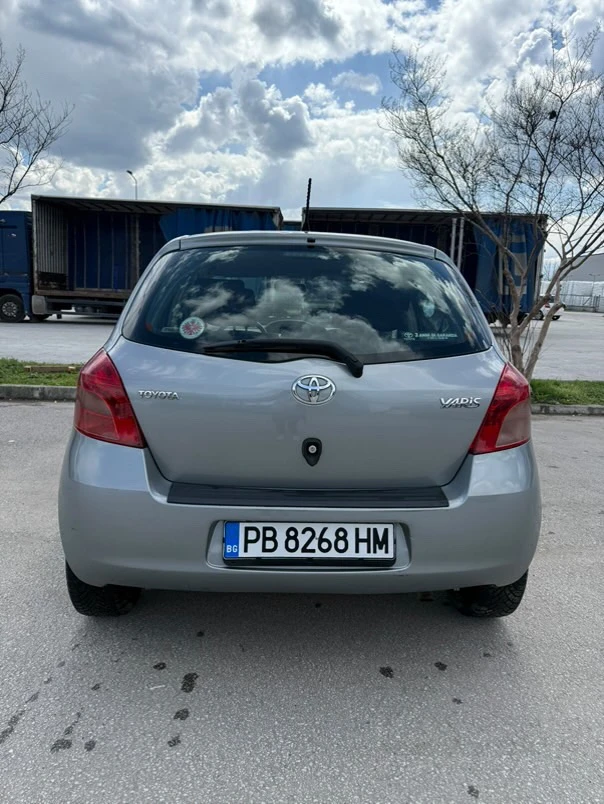 Toyota Yaris 1.3 - изображение 3