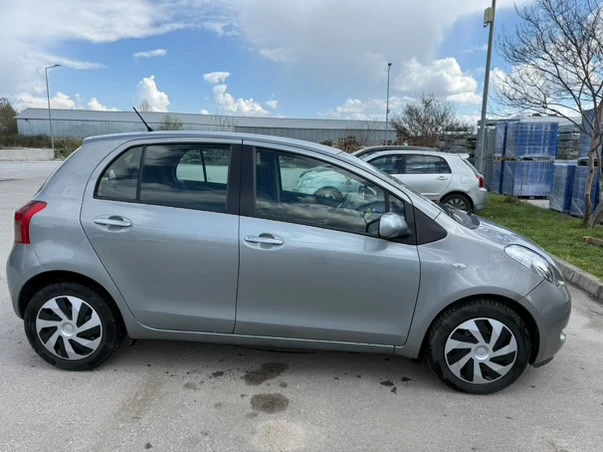 Toyota Yaris 1.3 - изображение 7