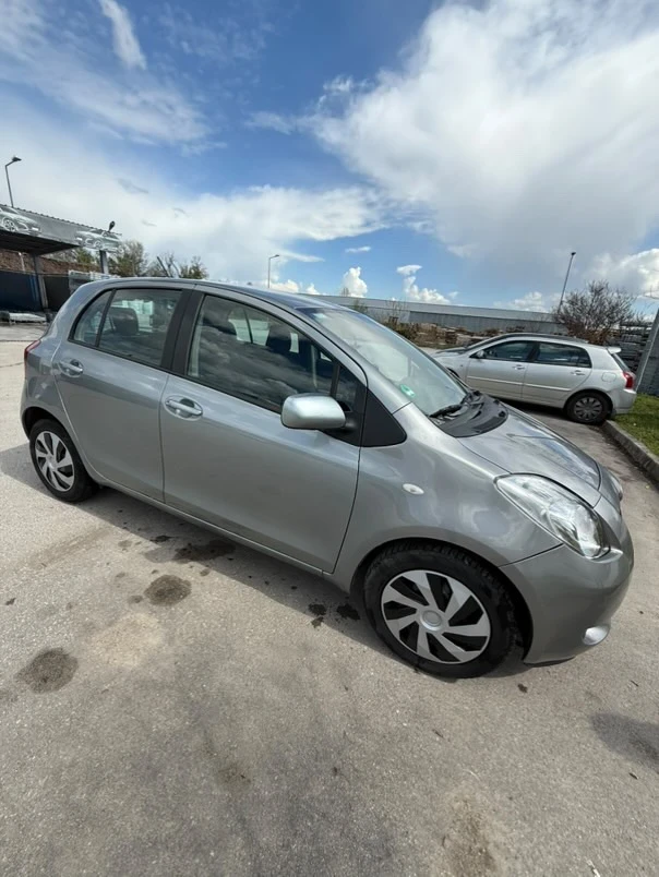 Toyota Yaris 1.3 - изображение 2
