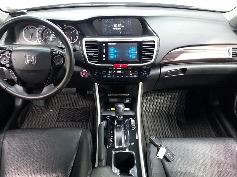 Honda Accord 2.4, снимка 7 - Автомобили и джипове - 55699331