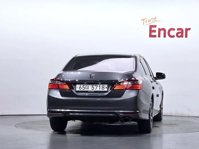 Honda Accord 2.4, снимка 4 - Автомобили и джипове - 55699331